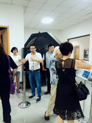 國家商務(wù)部對(duì)外援建設(shè)備材料入庫專家組蒞臨鴻雁電器，考察照明電器及配套設(shè)備